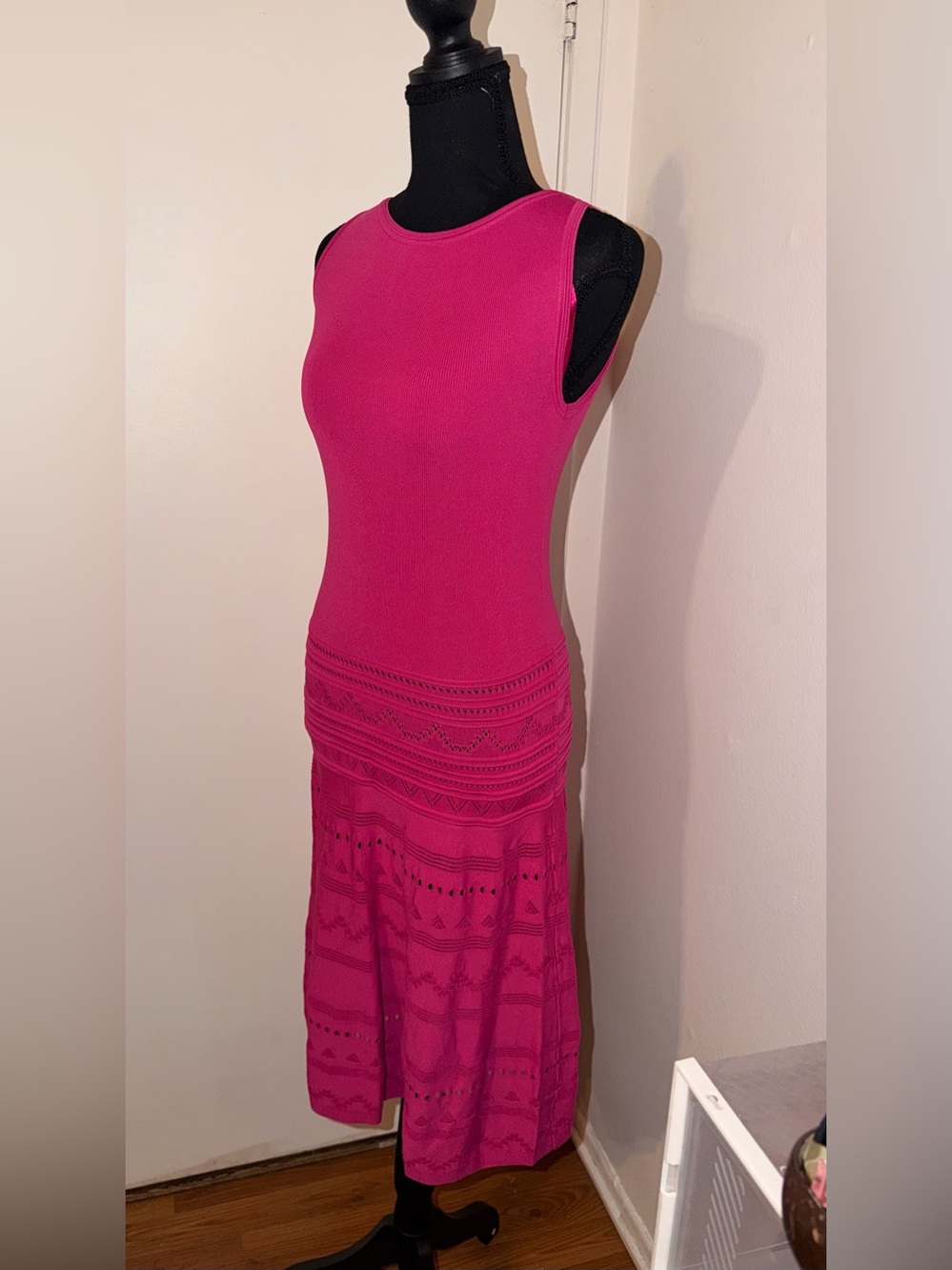 RALPH LAUREN XS 
Fuchsia Pink Stretch
Pointelle Knit Fit & Flare
Midi Dress